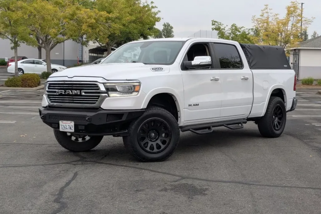 2019 Ram 1500 Laramie photo 1