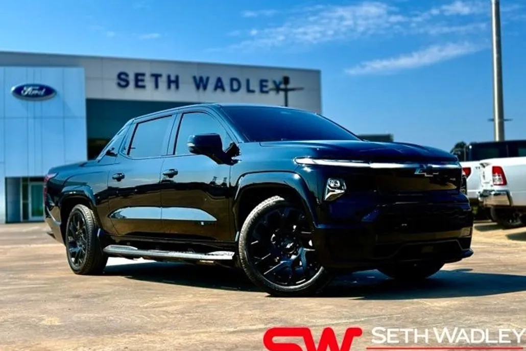 2024 Chevrolet Silverado EV RST photo 1