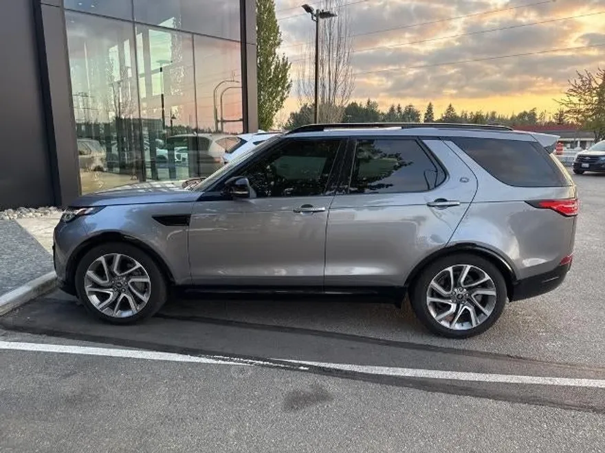 2020 Land Rover Discovery Landmark photo 1