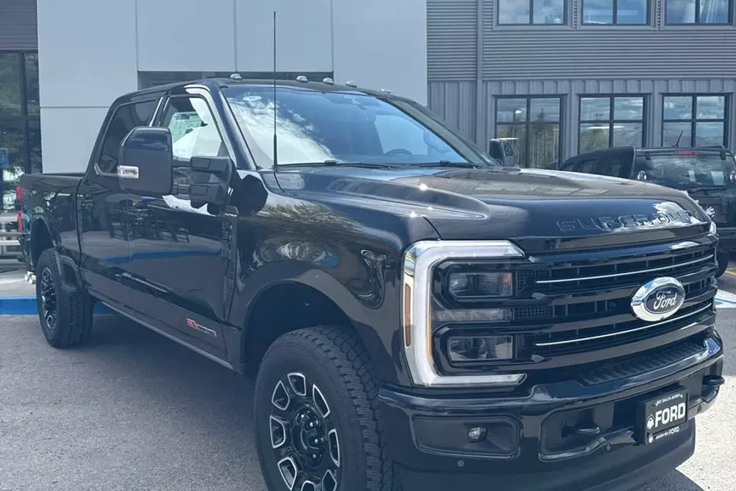 2026 Ford F-350 Platinum photo 1