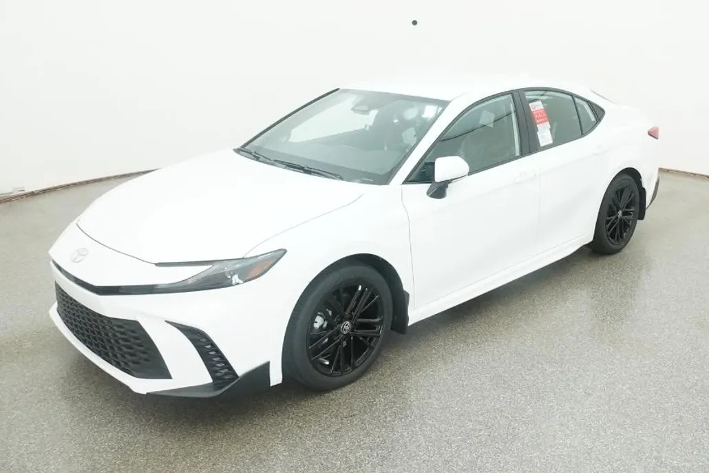 2025 Toyota Camry SE photo 1