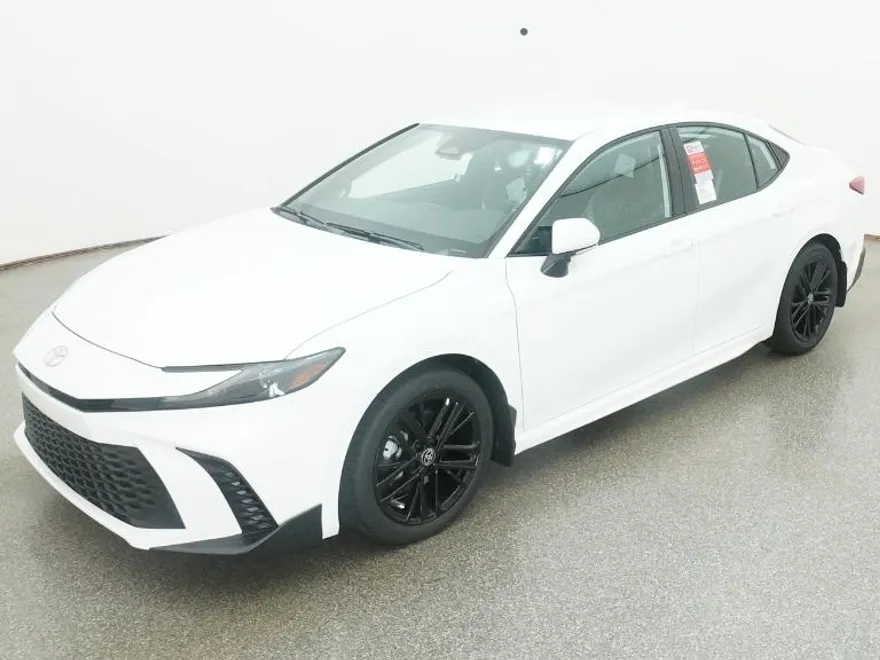 2025 Toyota Camry SE photo 1