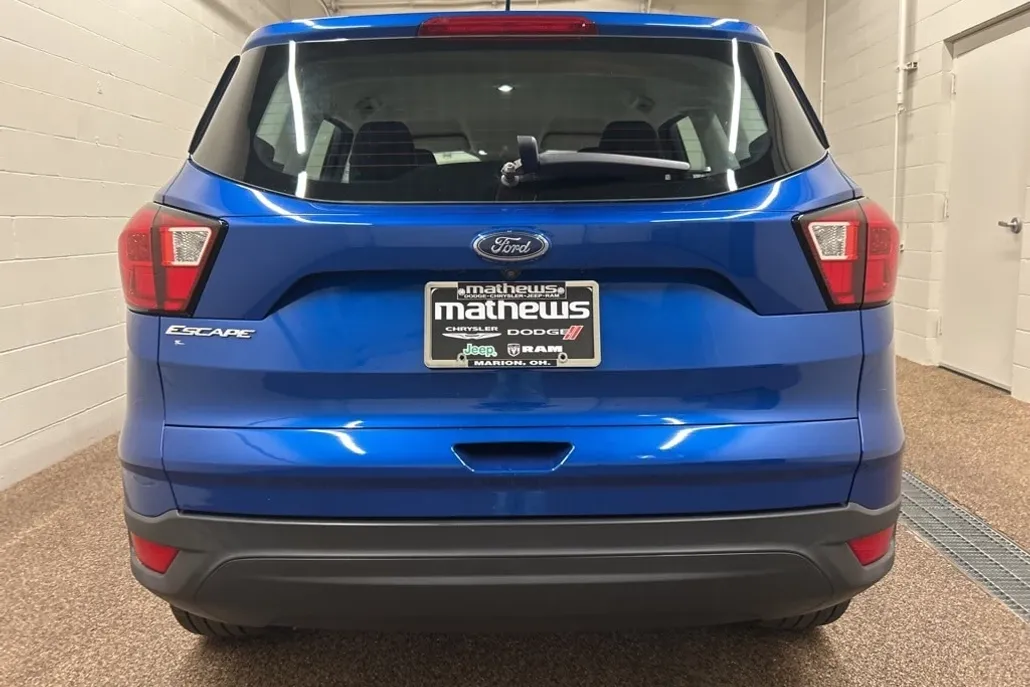 2019 Ford Escape S photo 1
