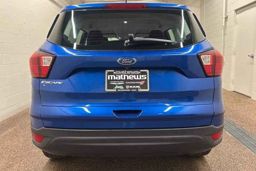 2019 Ford Escape S photo 1