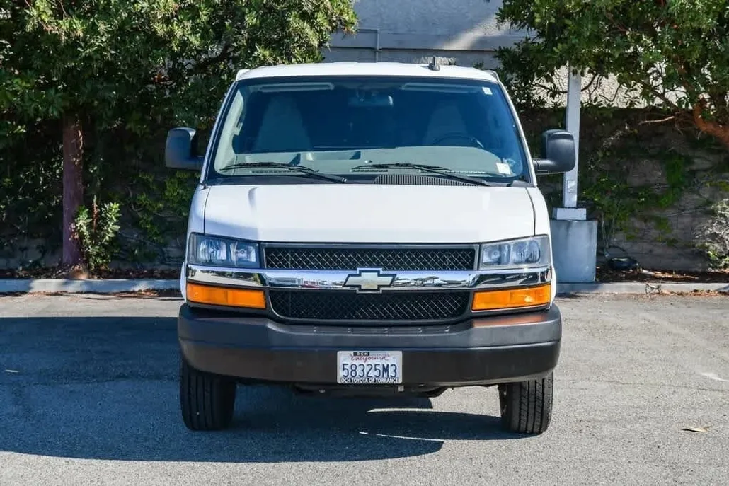 2022 Chevrolet Express 3500 Work Van photo 1