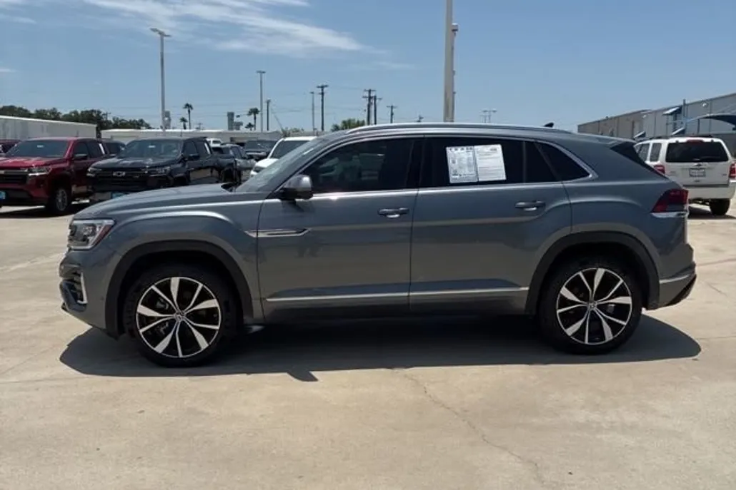 2024 Volkswagen Atlas Cross Sport SEL Premium R-Line photo 1