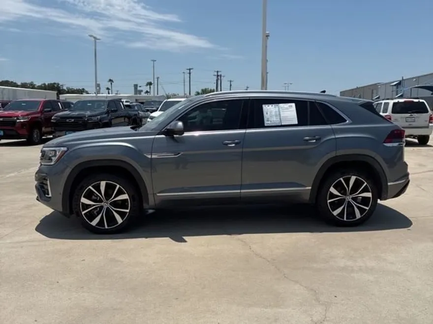 2024 Volkswagen Atlas Cross Sport SEL Premium R-Line photo 1