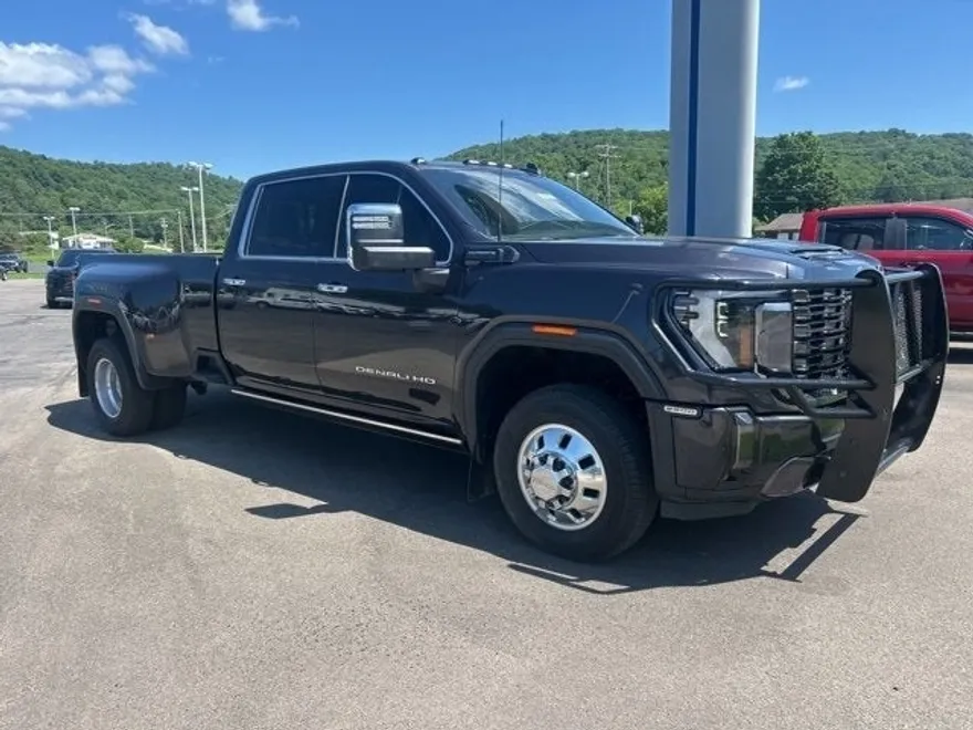 2024 Gmc Sierra 3500 HD Denali Ultimate photo 1