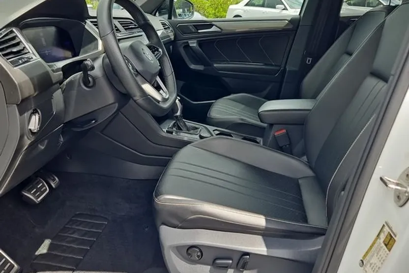 2022 Volkswagen Tiguan SE R-Line Black photo 1