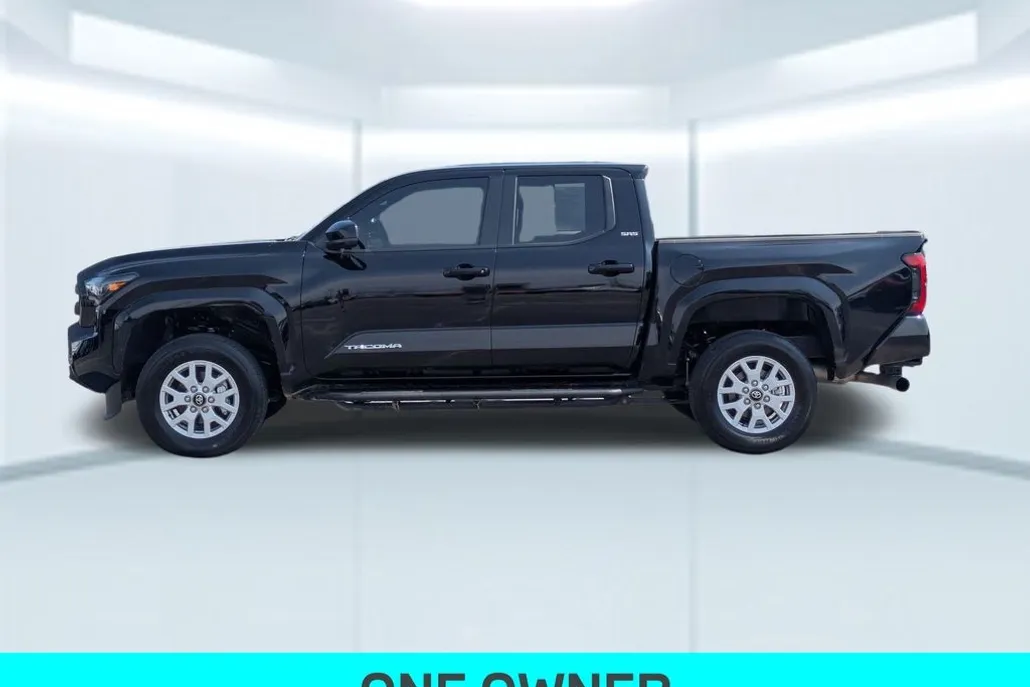 2024 Toyota Tacoma SR5 photo 1
