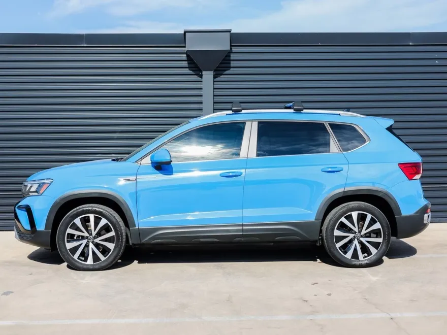 2022 Volkswagen Taos SE photo 1