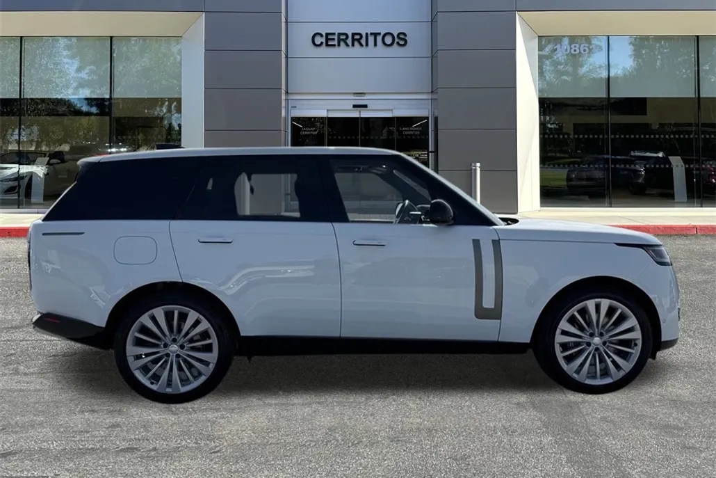 2025 Land Rover Range Rover SE photo 1