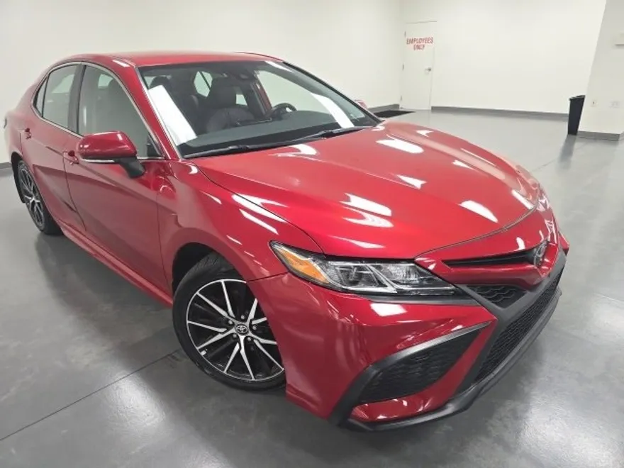 2023 Toyota Camry SE photo 1