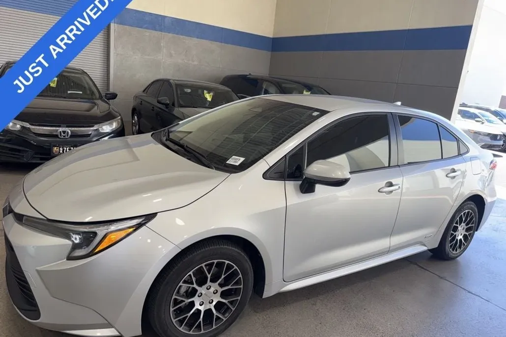 2024 Toyota Corolla Hybrid LE photo 1