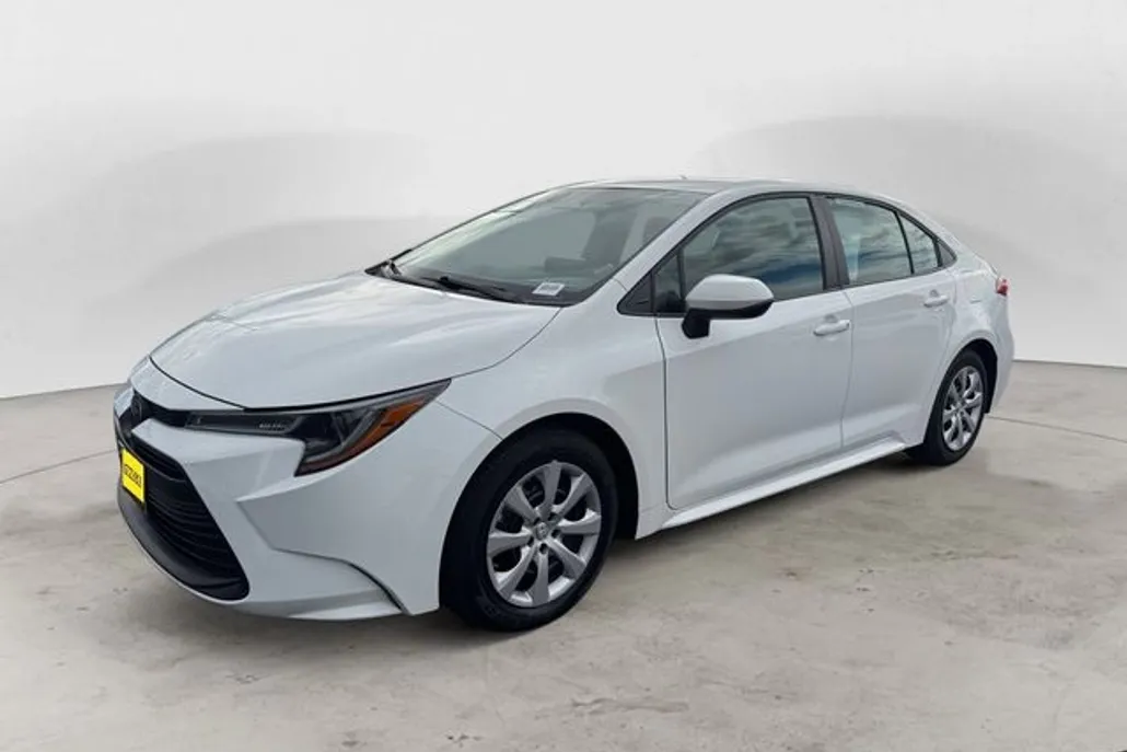 2024 Toyota Corolla LE photo 1