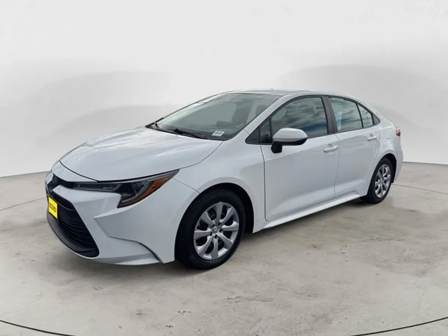2024 Toyota Corolla LE photo 1