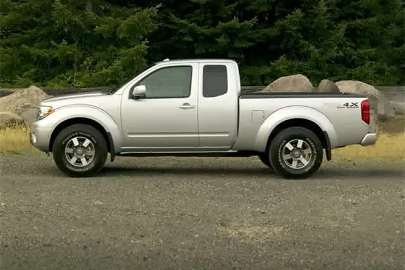 2012 Nissan Frontier SV photo 1