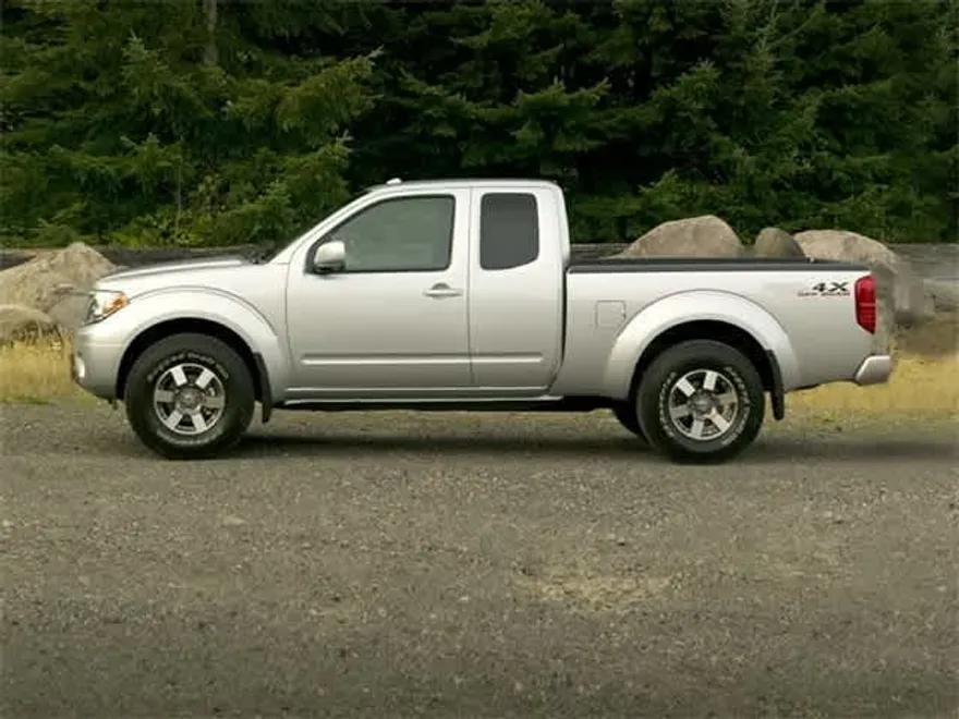 2012 Nissan Frontier SV photo 1