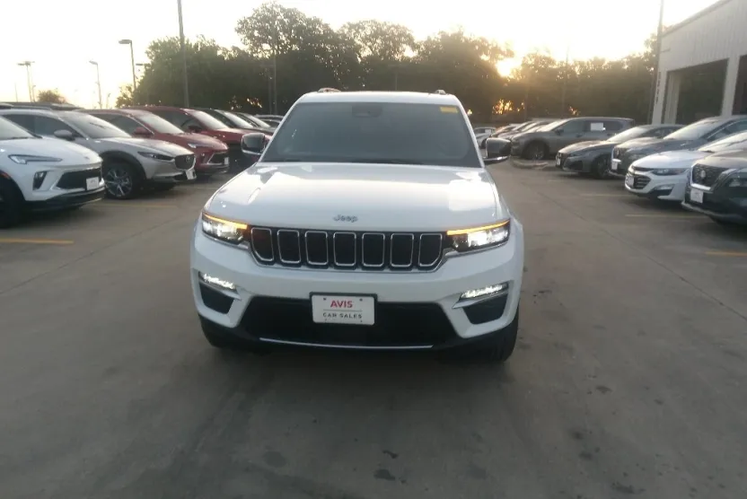 2024 Jeep Cherokee Limited 4xe photo 1