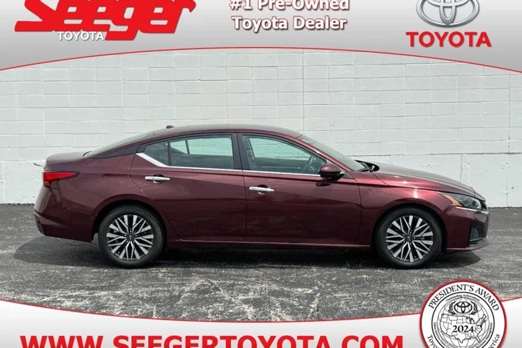 2023 Nissan Altima 2.5 SV photo 1