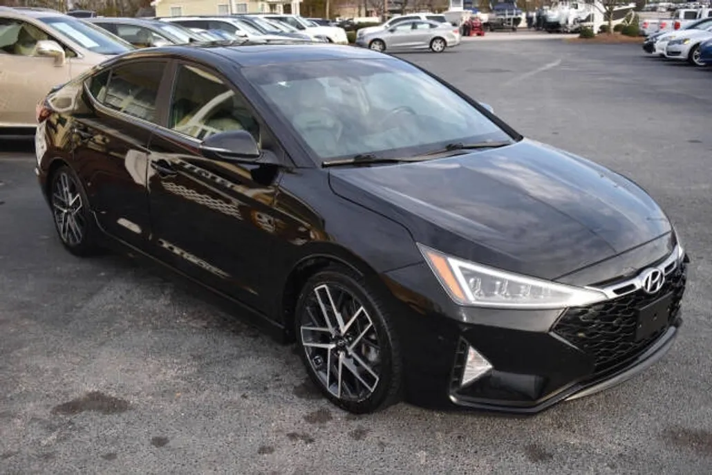 2020 Hyundai Elantra Sport photo 1
