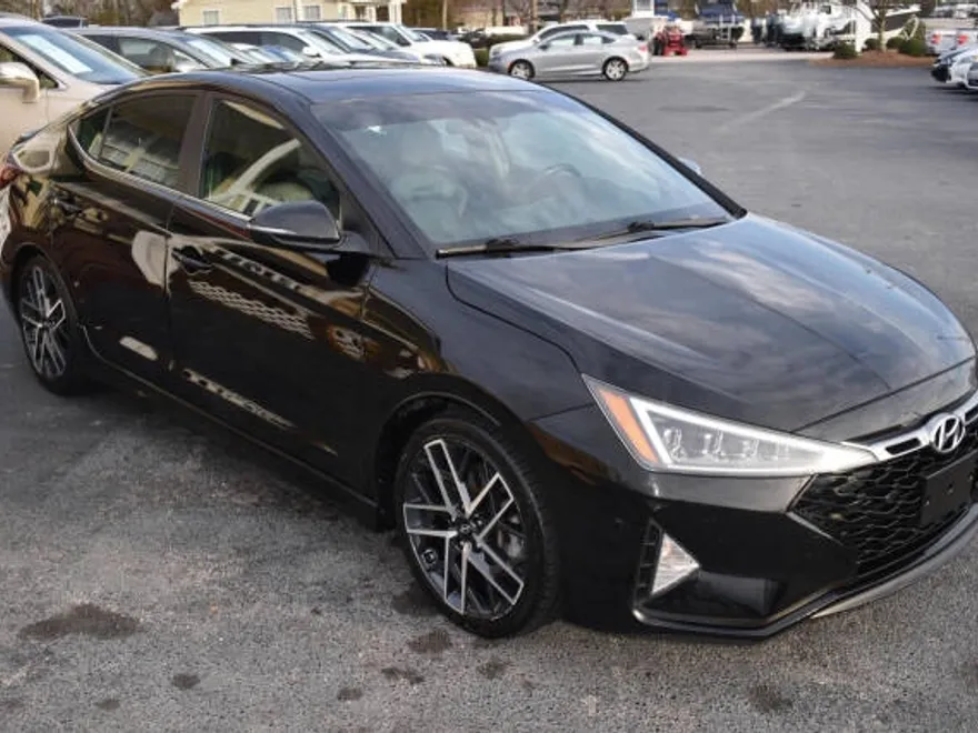 2020 Hyundai Elantra Sport photo 1