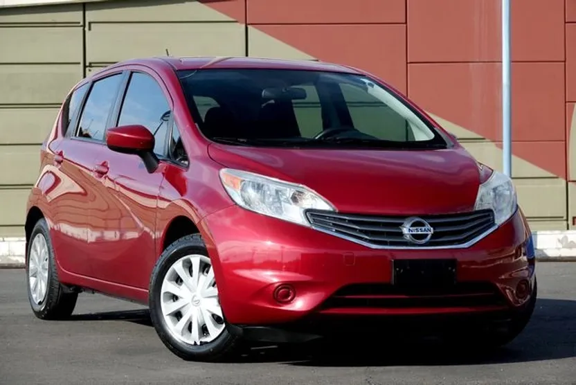 2015 Nissan Versa Note SV photo 1