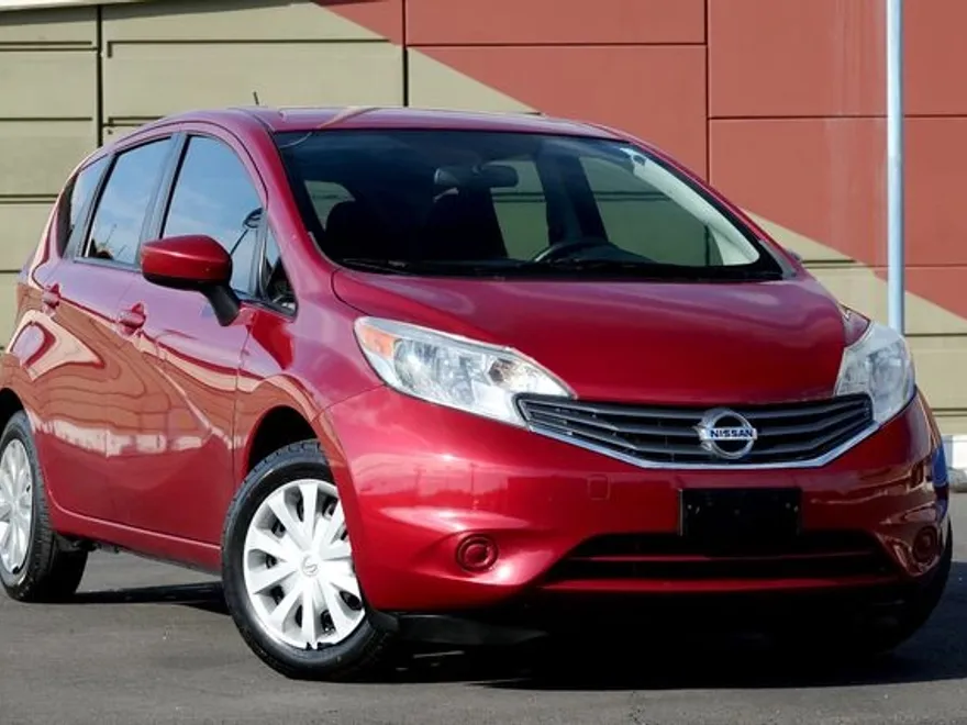 2015 Nissan Versa Note SV photo 1