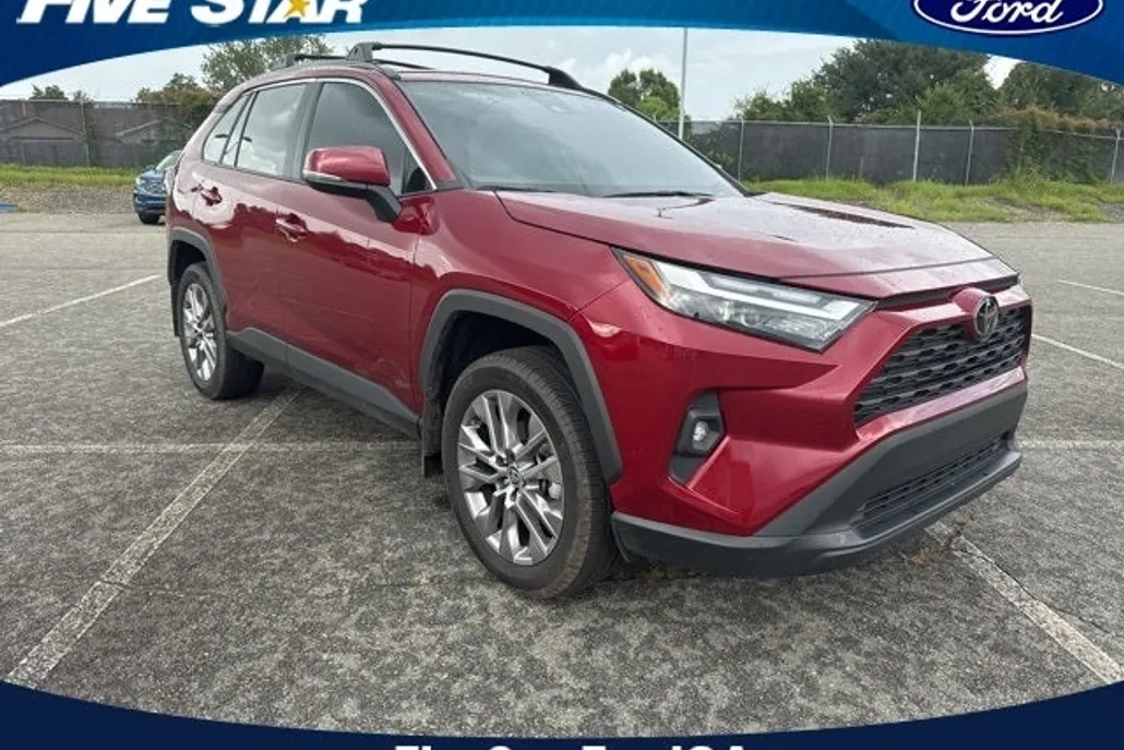 2024 Toyota RAV4 XLE Premium photo 1