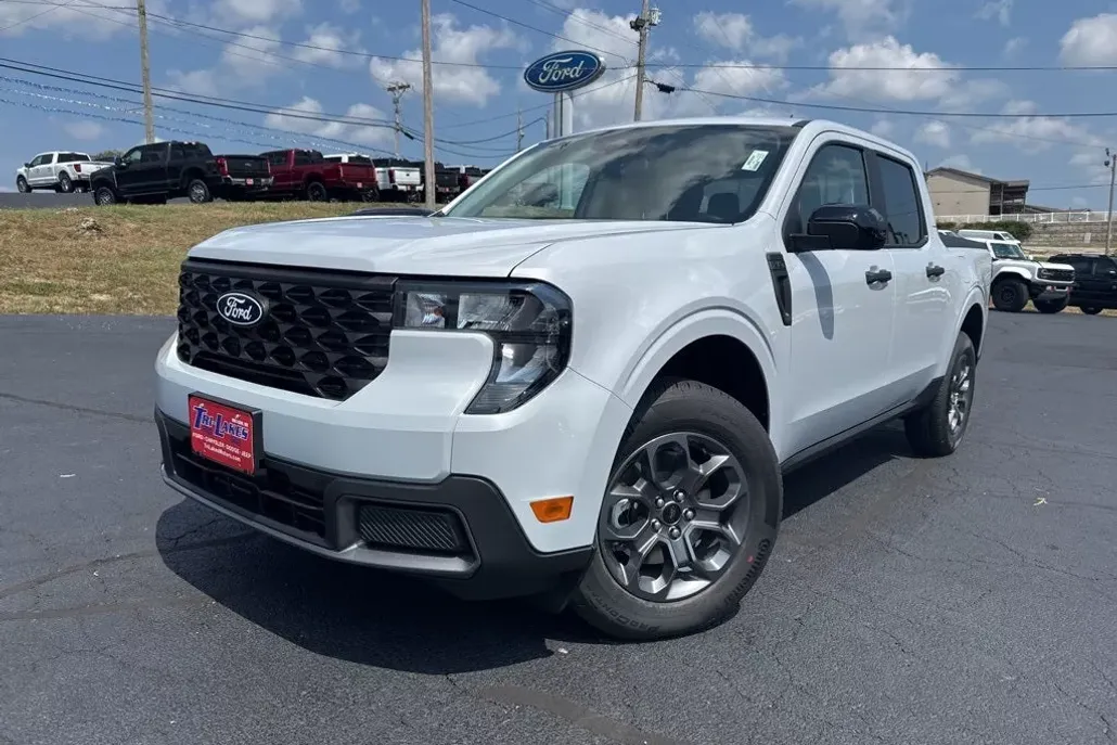 2025 Ford Maverick XLT photo 1