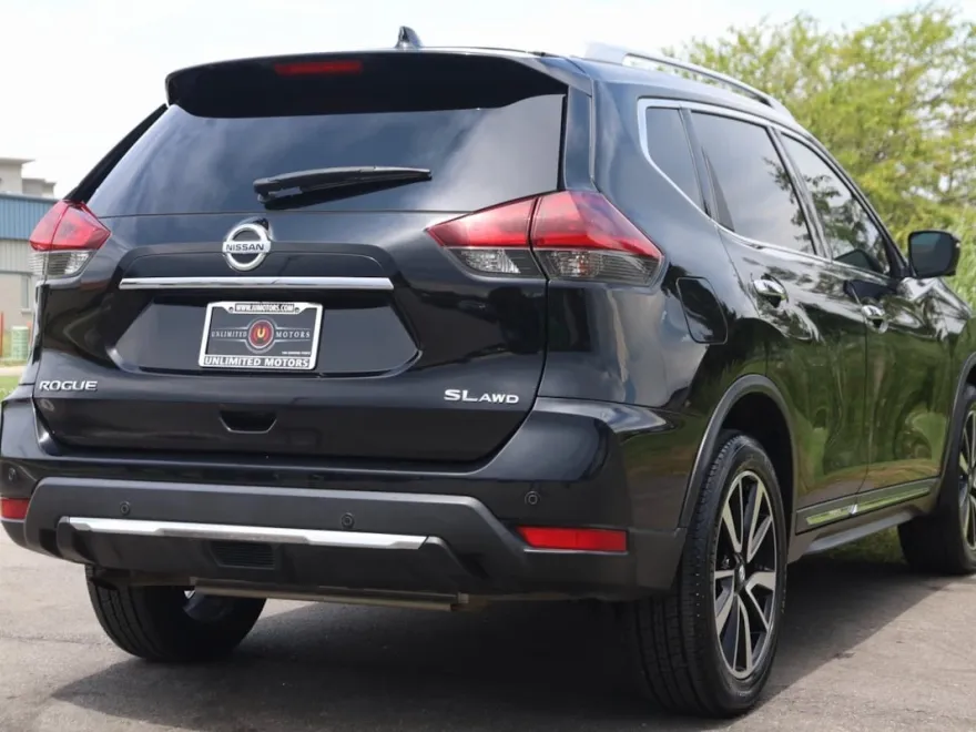 2020 Nissan Rogue SL photo 1