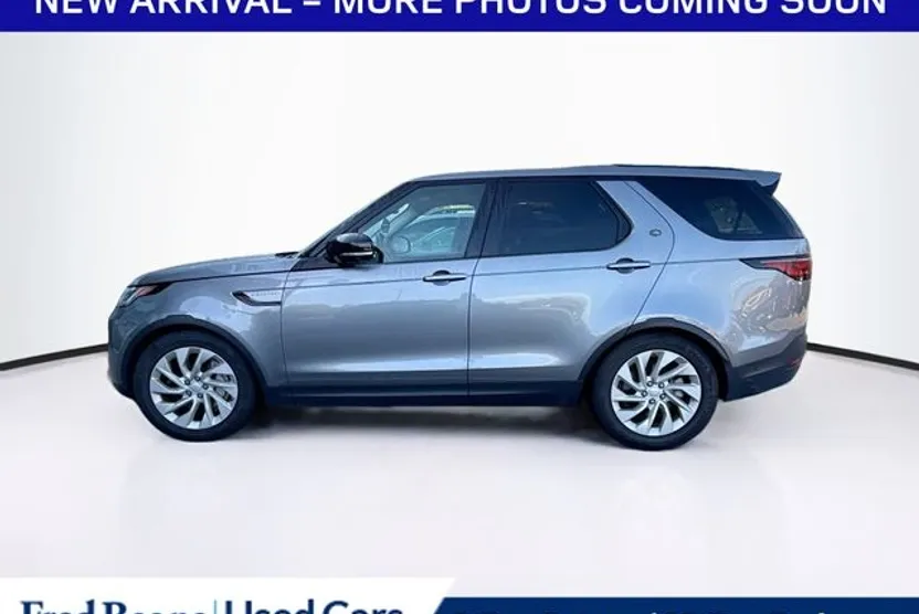 2024 Land Rover Discovery P300 S photo 1