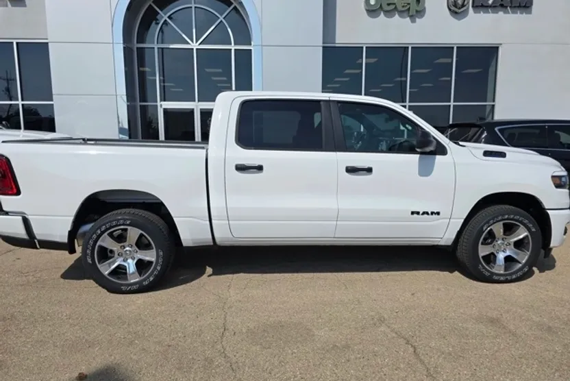 2025 Ram 1500 Tradesman photo 1