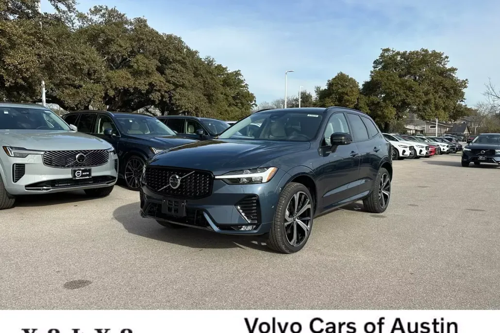 2025 Volvo XC60 B5 photo 1