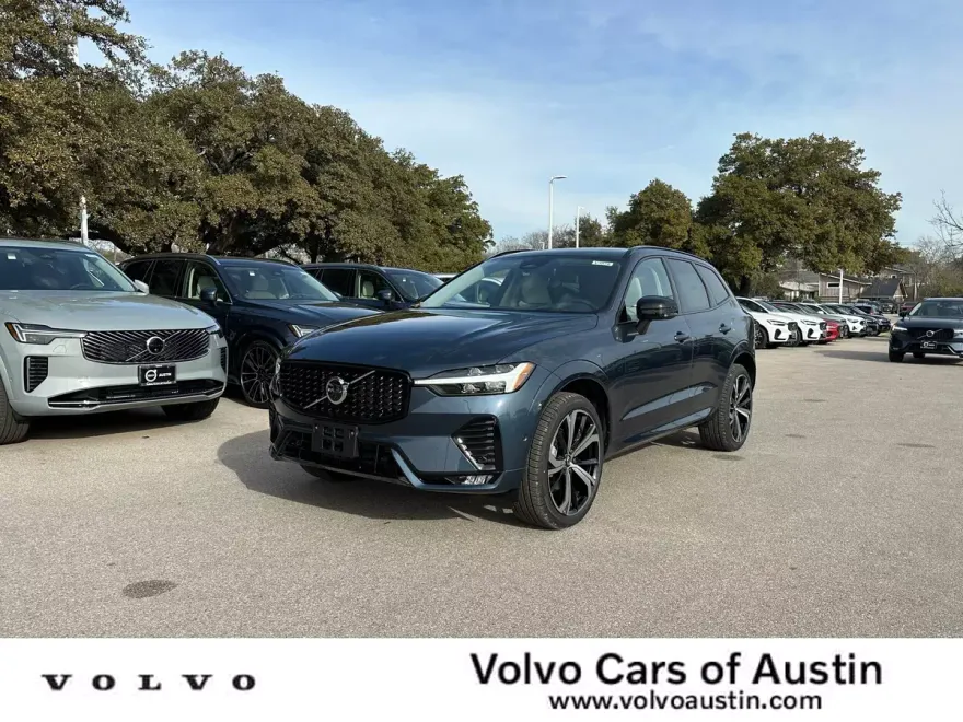 2025 Volvo XC60 B5 photo 1