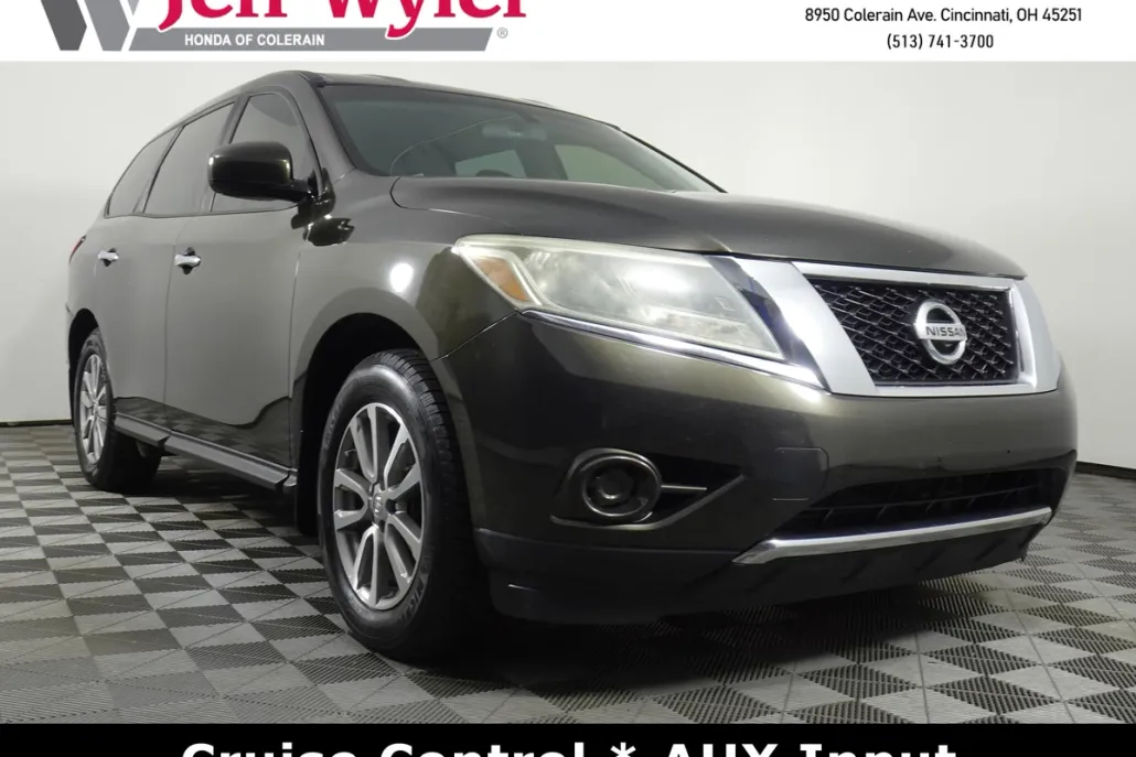 2015 Nissan Pathfinder S photo 1