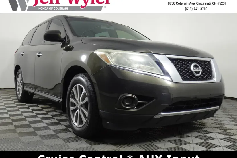 2015 Nissan Pathfinder S photo 1