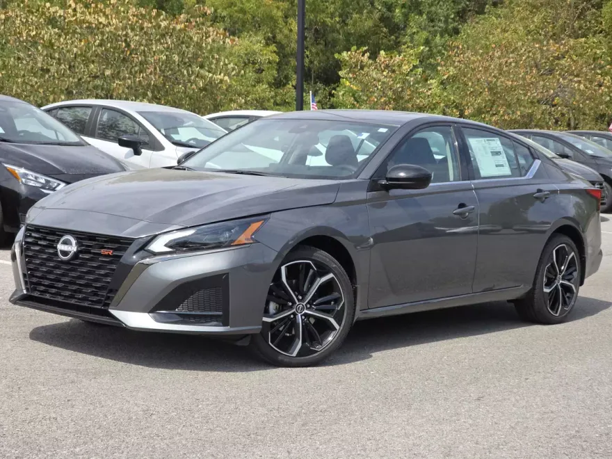 2025 Nissan Altima SR photo 1