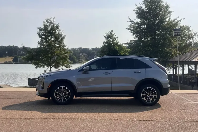 2024 Cadillac XT4 Sport photo 1