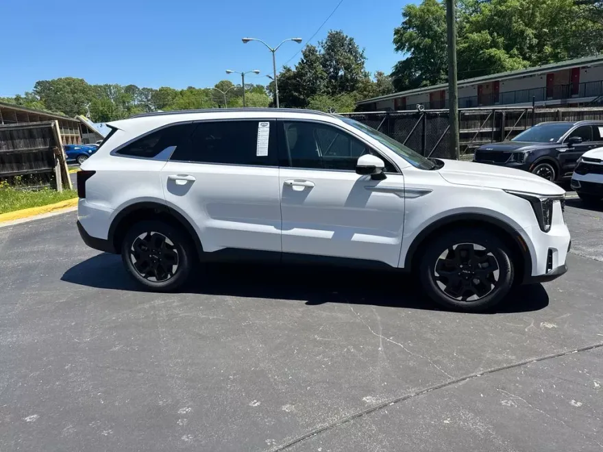 2025 Kia Sorento S photo 1