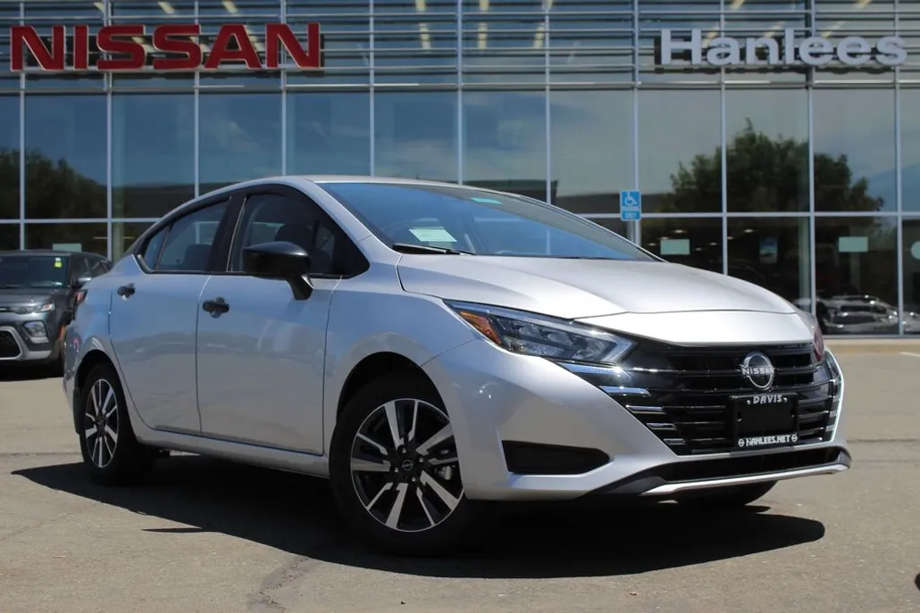 2025 Nissan Versa 1.6 S photo 1