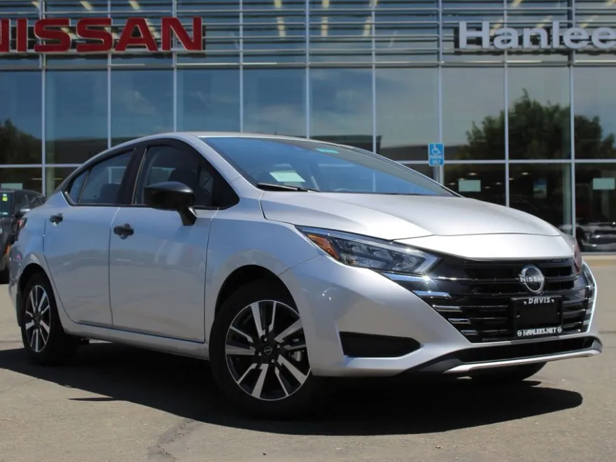2025 Nissan Versa 1.6 S photo 1