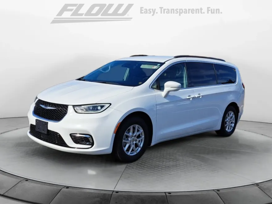 2022 Chrysler Pacifica Touring L photo 1