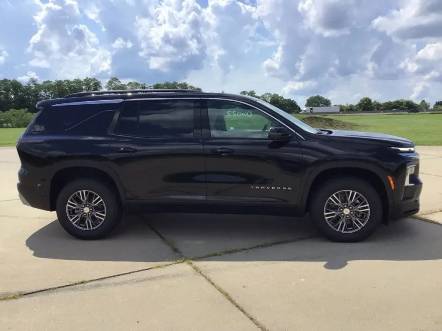 2026 Chevrolet Traverse photo 1