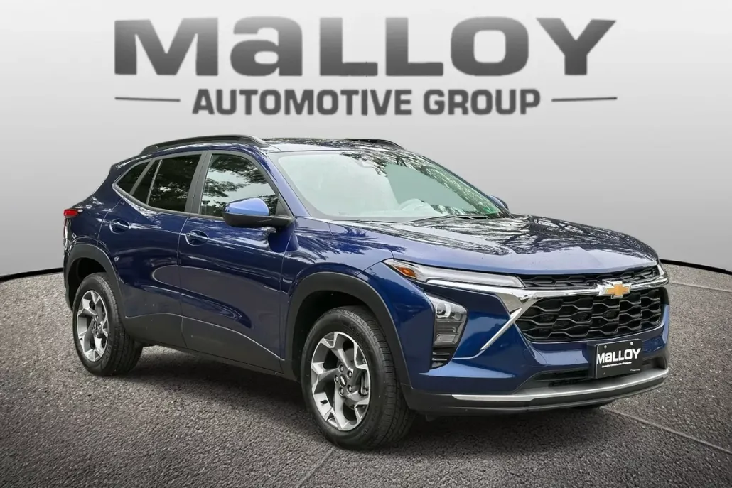 2024 Chevrolet Trax LT photo 1