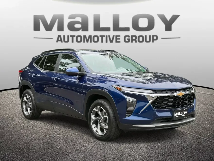 2024 Chevrolet Trax LT photo 1
