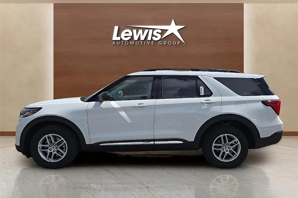 2025 Ford Explorer photo 1