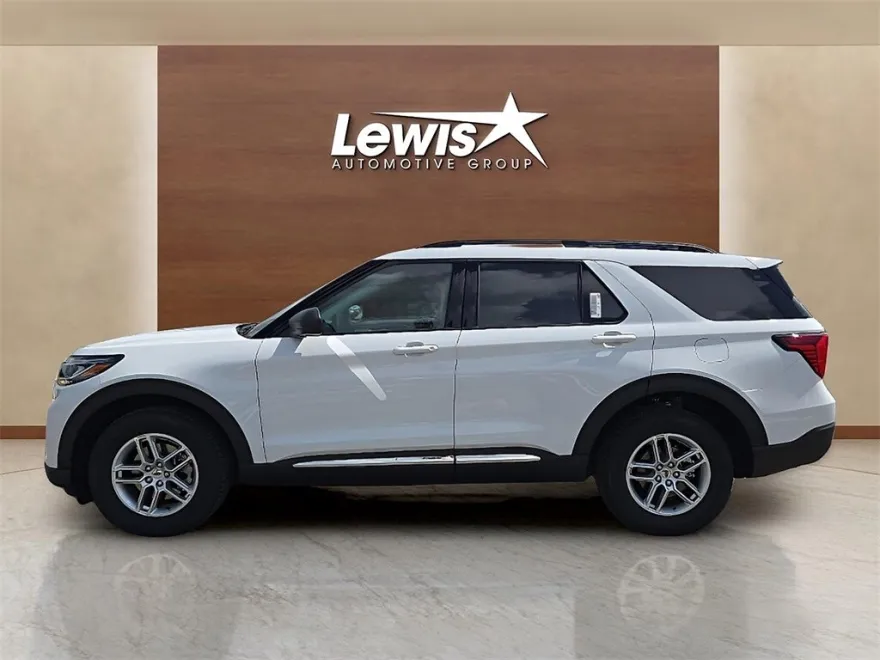 2025 Ford Explorer photo 1