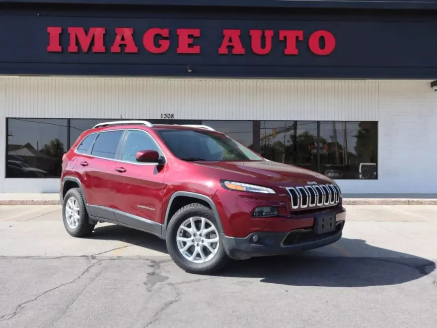 2018 Jeep Cherokee Latitude Sport photo 1