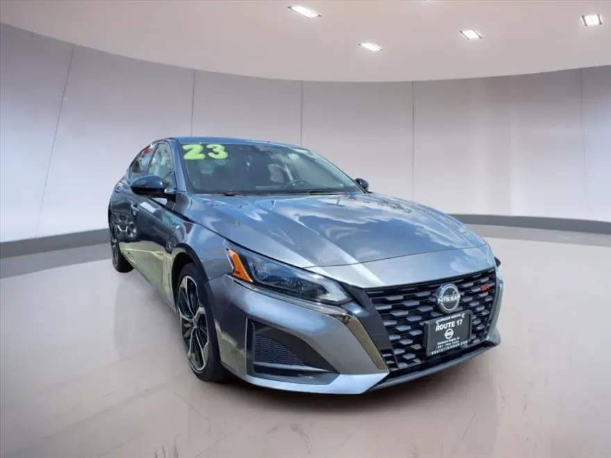 2023 Nissan Altima 2.5 SR photo 1
